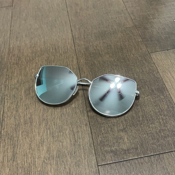 Reflective sunglasses - Picture 2 of 4